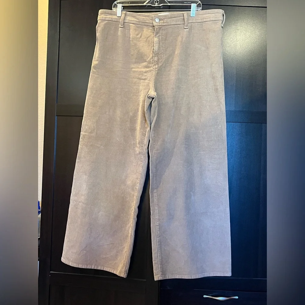 Wide leg corduroy pants. High rise ankle length. 98% cotton. Khaki/ tan 16 NWOT - Picture 12 of 16